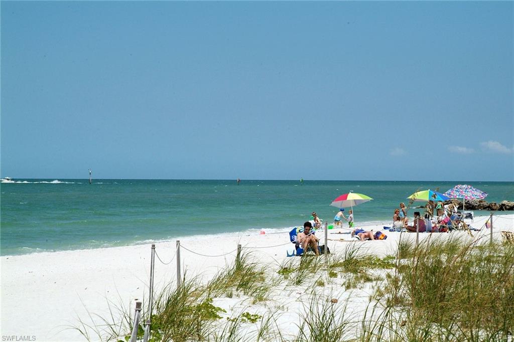 MOORINGS - Residential