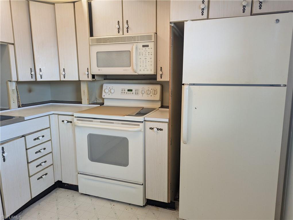 SEVEN LAKES - Residential