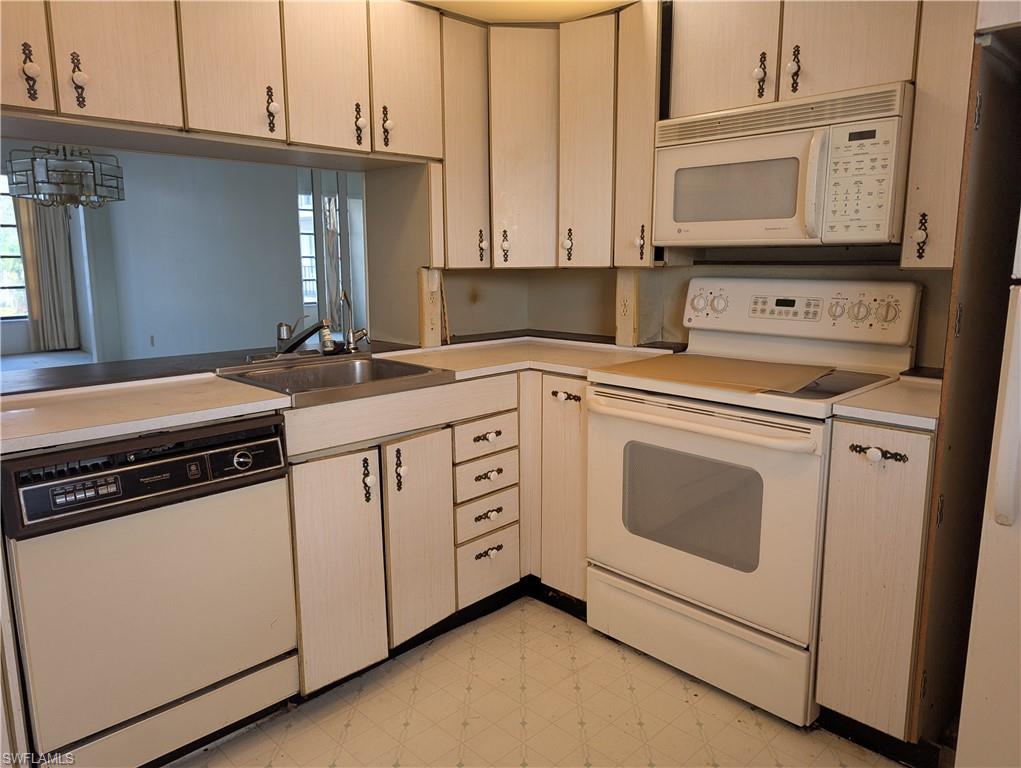 SEVEN LAKES - Residential