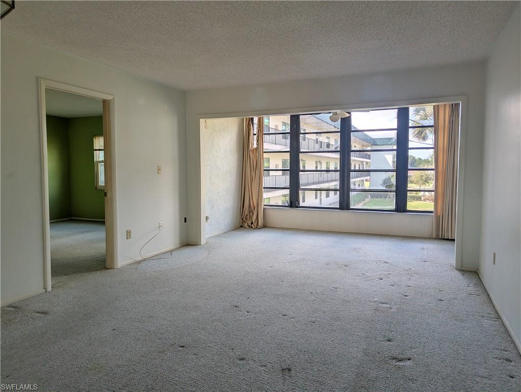 SEVEN LAKES - Residential