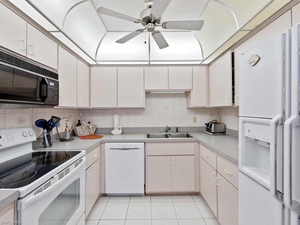 VANDERBILT VILLAS - Residential