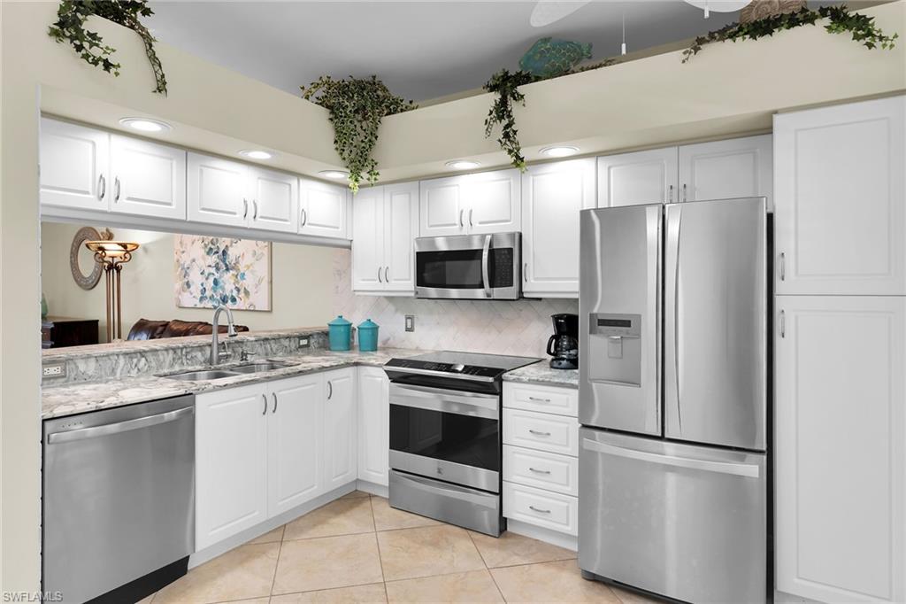 SUNSET CAY VILLAS - Residential