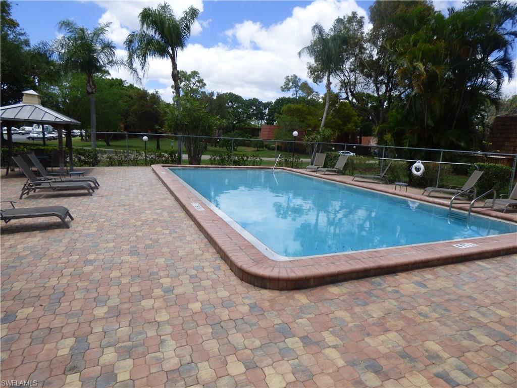 PARKWOODS TOWNHOUSE COMMUNITY - Residential