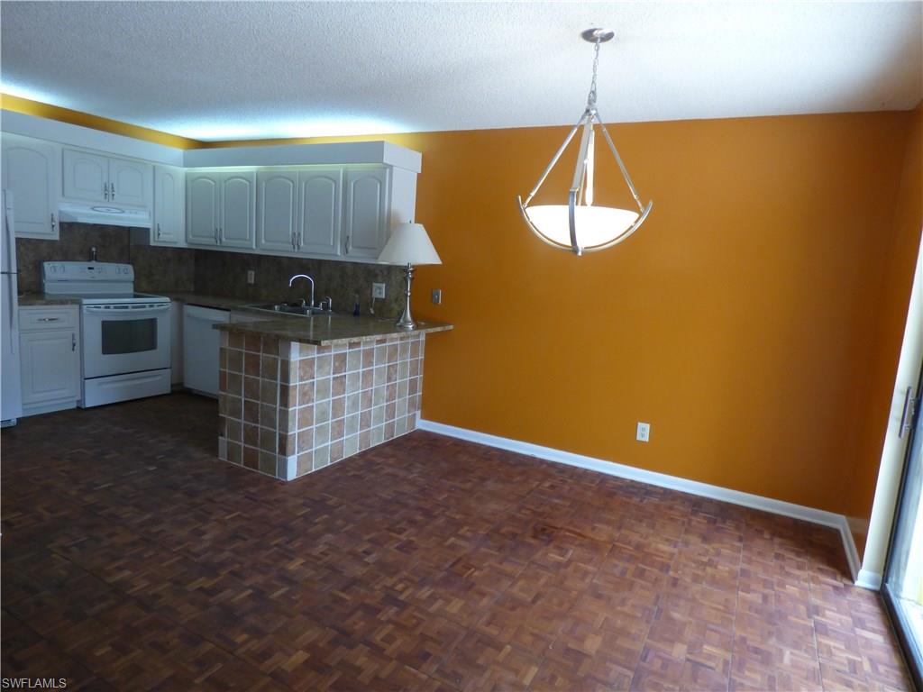 PARKWOODS TOWNHOUSE COMMUNITY - Residential