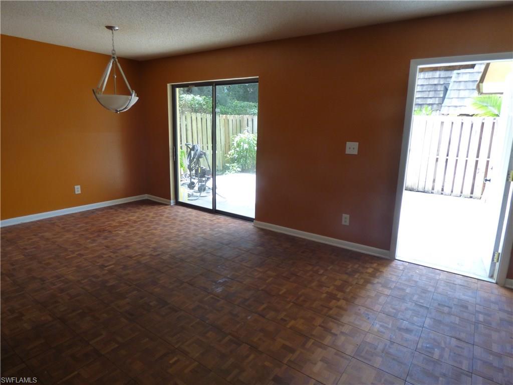 PARKWOODS TOWNHOUSE COMMUNITY - Residential