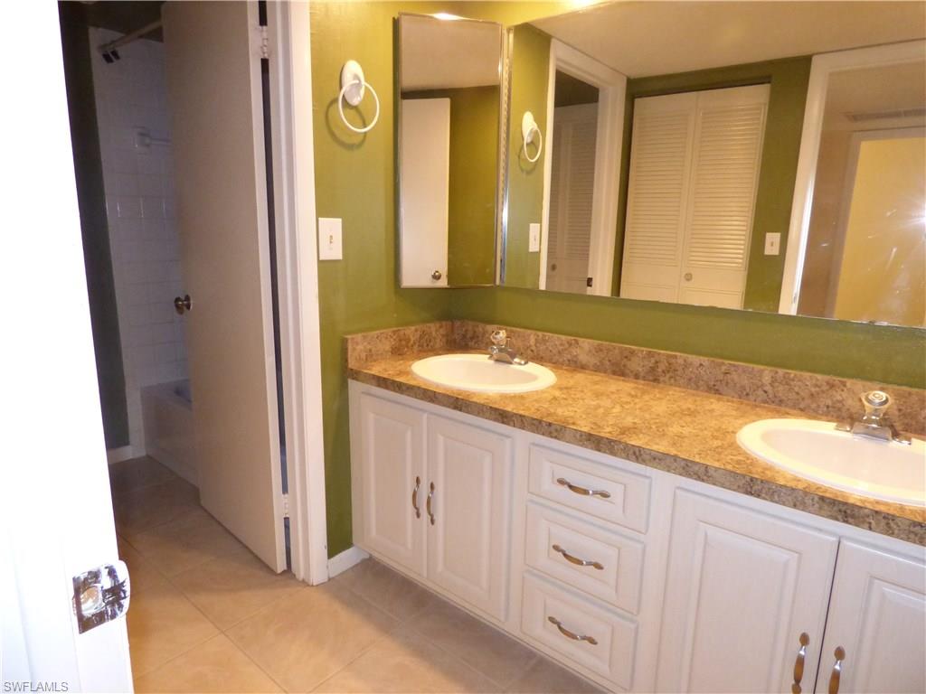 PARKWOODS TOWNHOUSE COMMUNITY - Residential