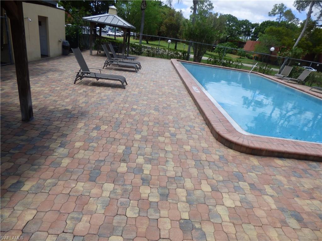 PARKWOODS TOWNHOUSE COMMUNITY - Residential