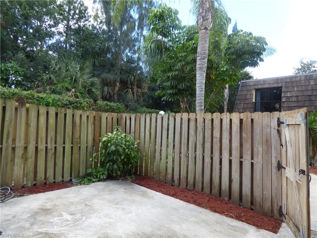 PARKWOODS TOWNHOUSE COMMUNITY - Residential