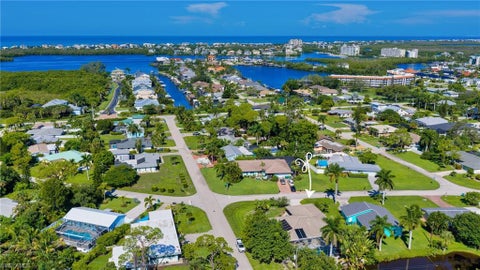 688 W Valley DR BONITA SPRINGS FL 34134