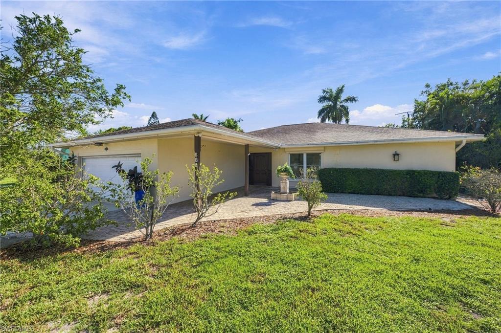 688 W Valley DR