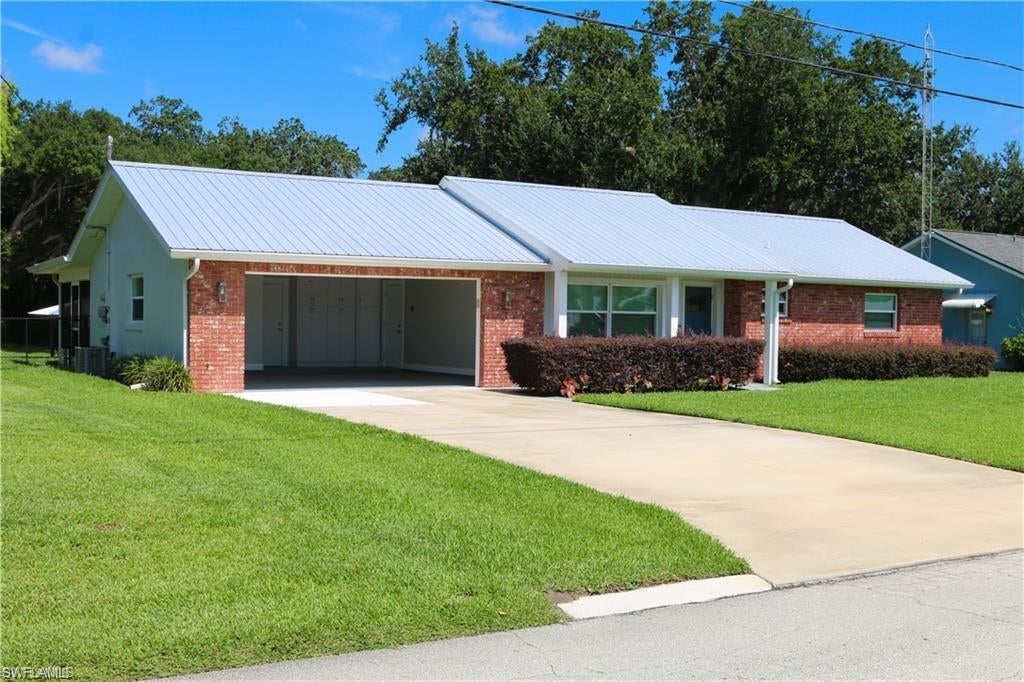 864 Peachtree DR