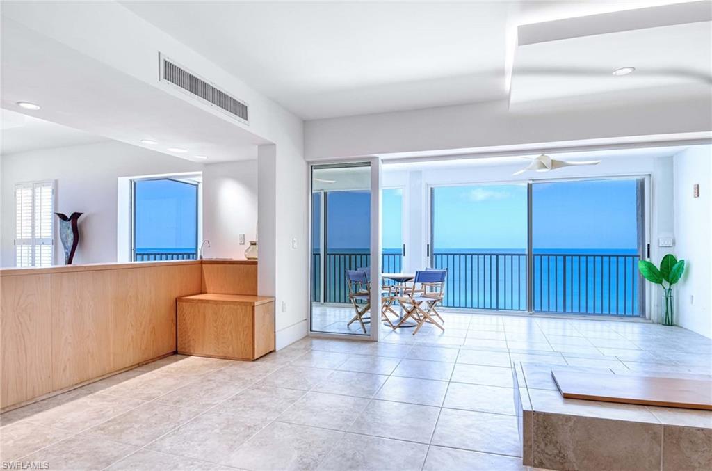 WHITEHALL - Residential