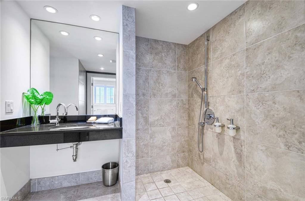 WHITEHALL - Residential