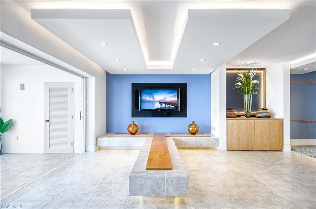 WHITEHALL - Residential