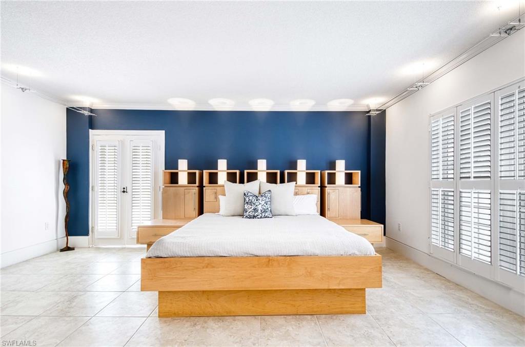 WHITEHALL - Residential