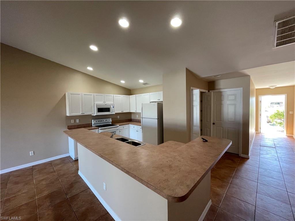 CAPE CORAL - Residential Lease