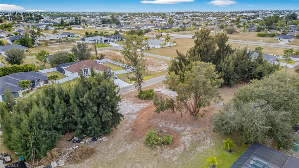 CAPE CORAL - Land