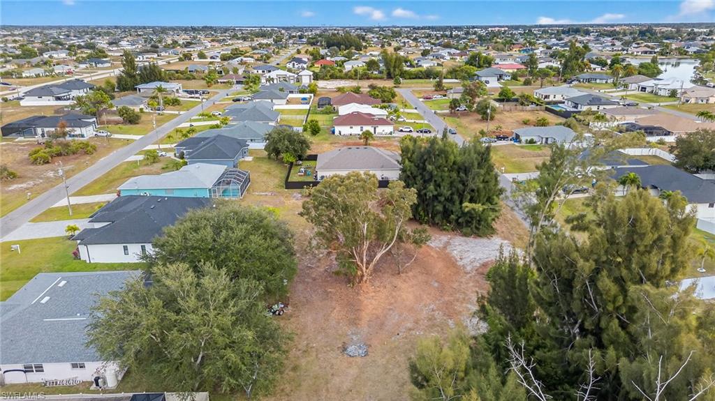 CAPE CORAL - Land