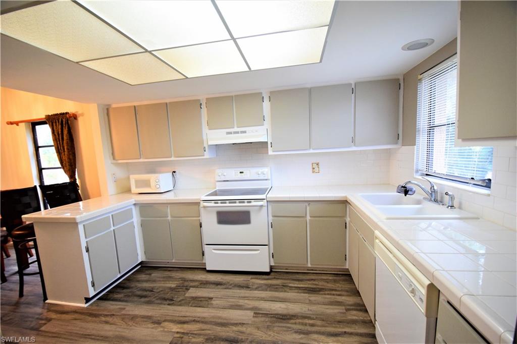 YACHTSMANS COVE - Residential