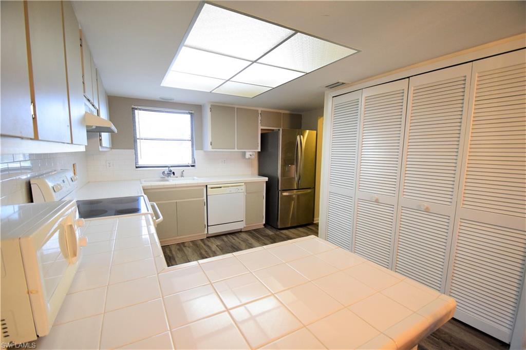 YACHTSMANS COVE - Residential