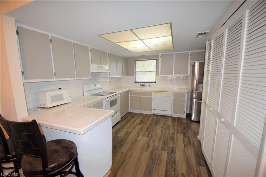 YACHTSMANS COVE - Residential