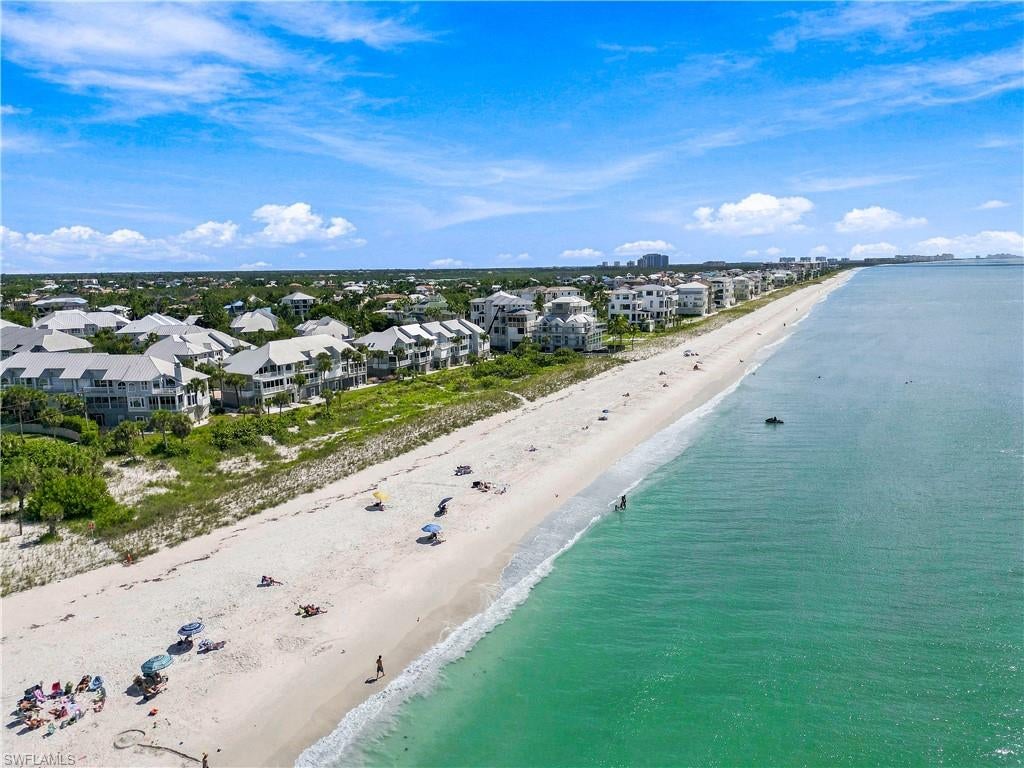 137 Barefoot CIR 4-8