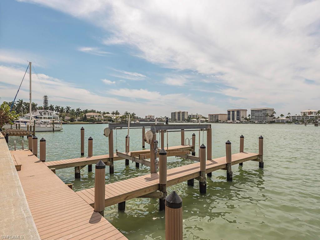 MOORINGS - Residential