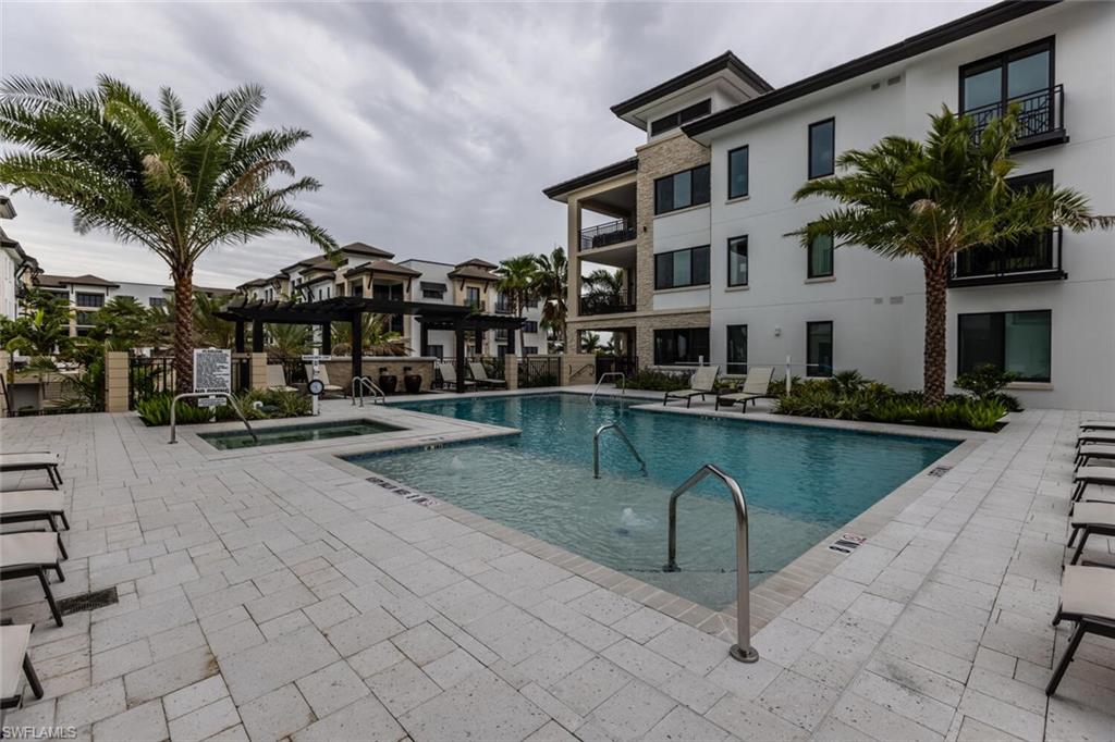 QUATTRO AT NAPLES SQUARE - Residential
