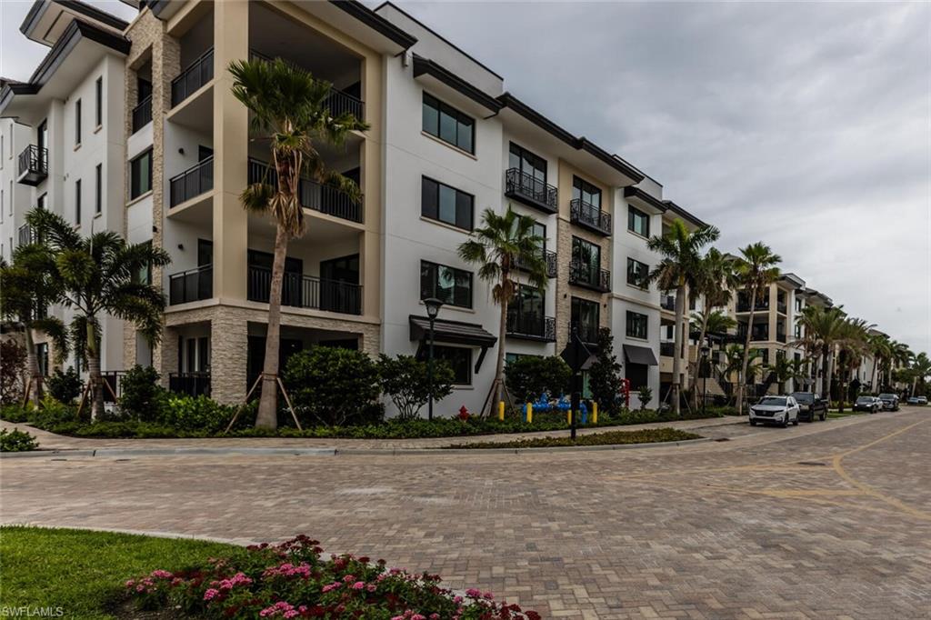 QUATTRO AT NAPLES SQUARE - Residential