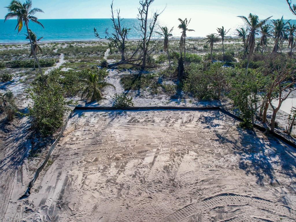 CHATEAUX SUR MER UNREC - Land