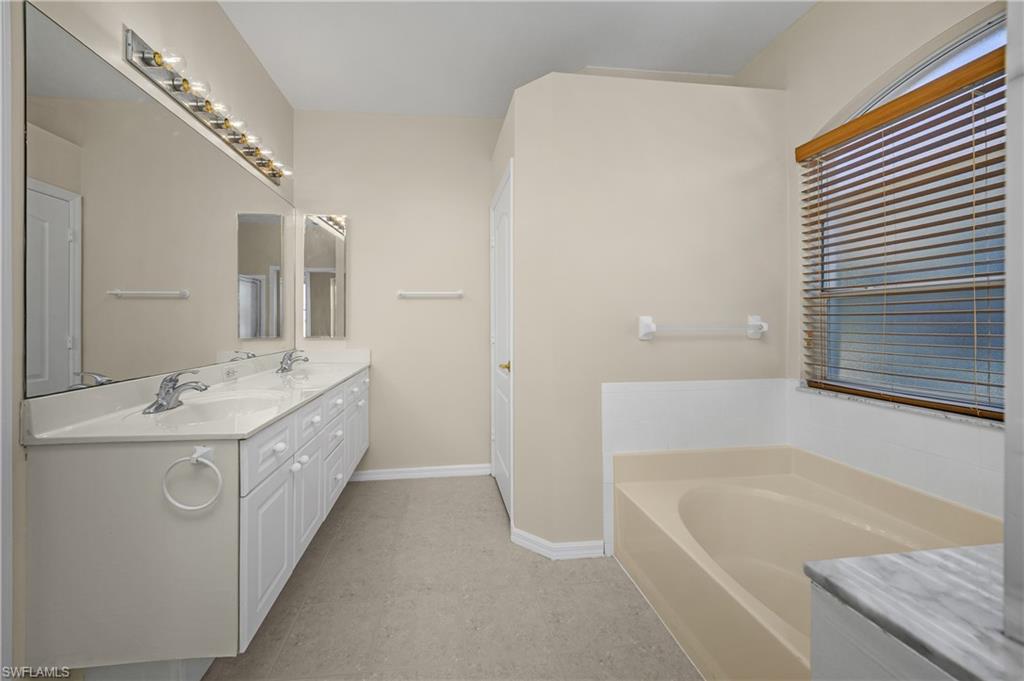 COLONIAL LINKS - Residential