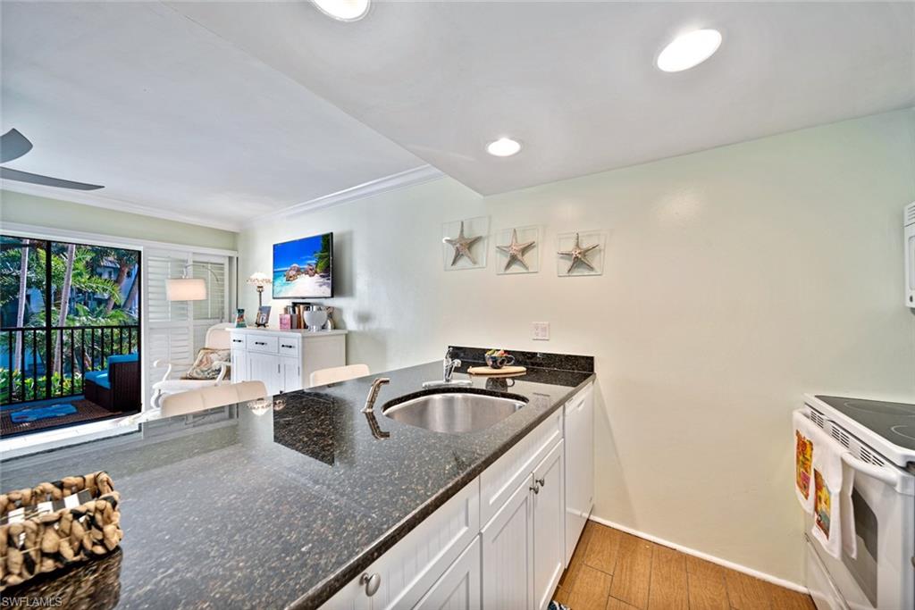 TENNIS VILLAS - Residential