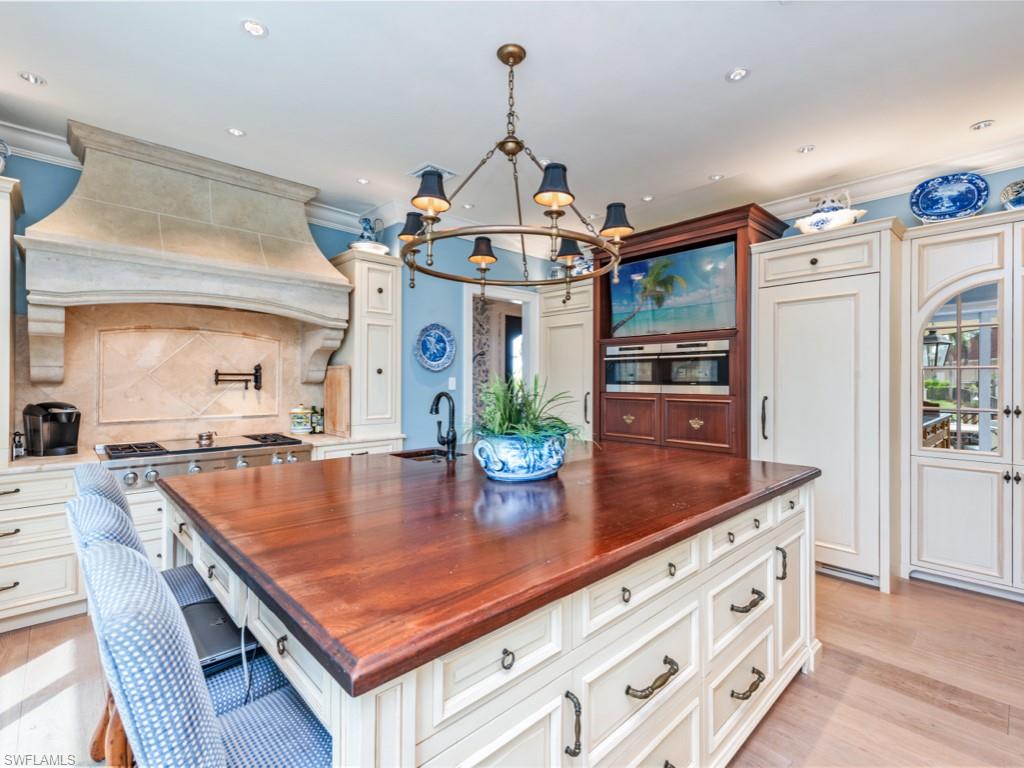 SOUTHPOINTE YACHT CLUB - Residential