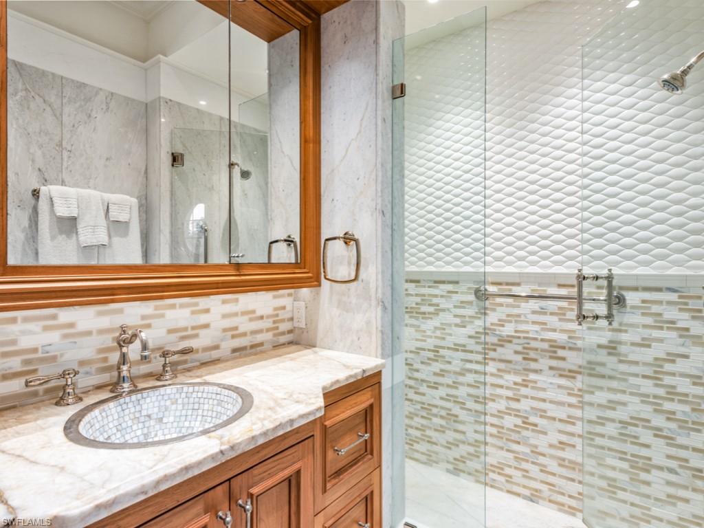 SOUTHPOINTE YACHT CLUB - Residential