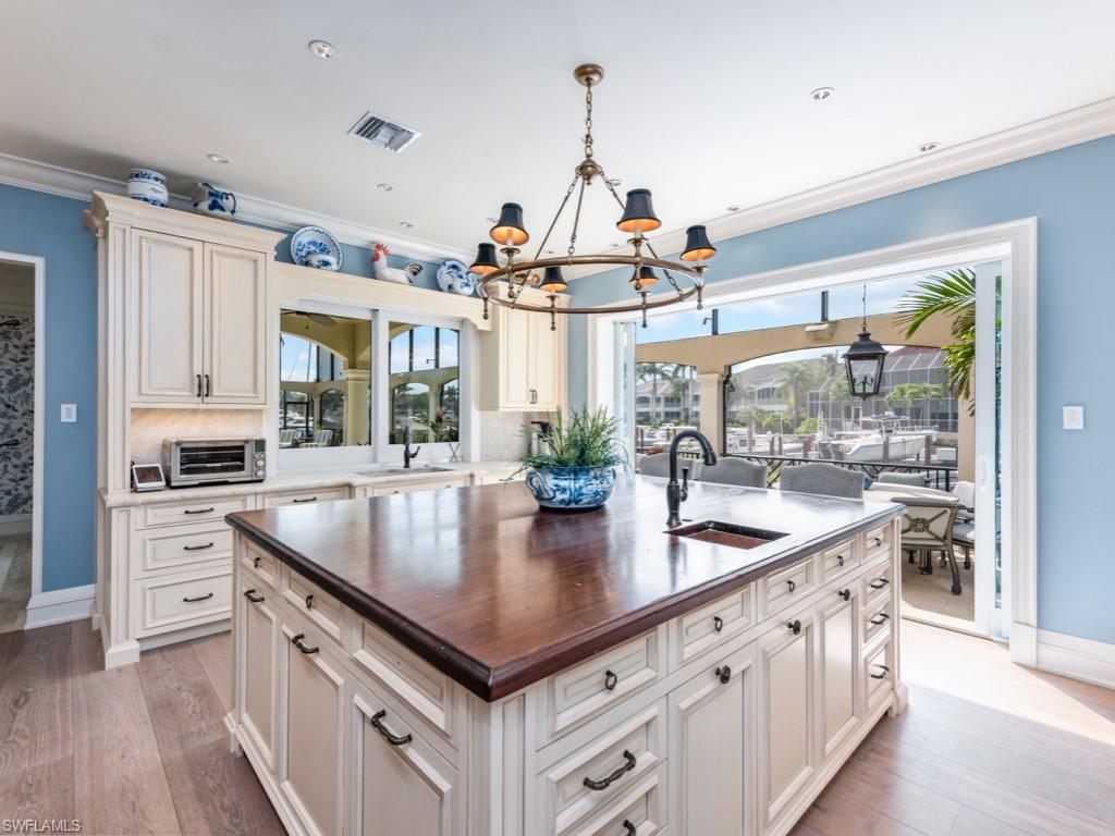 SOUTHPOINTE YACHT CLUB - Residential