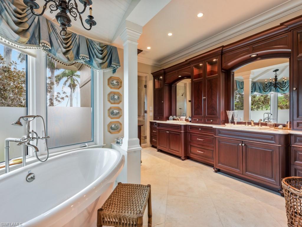 SOUTHPOINTE YACHT CLUB - Residential