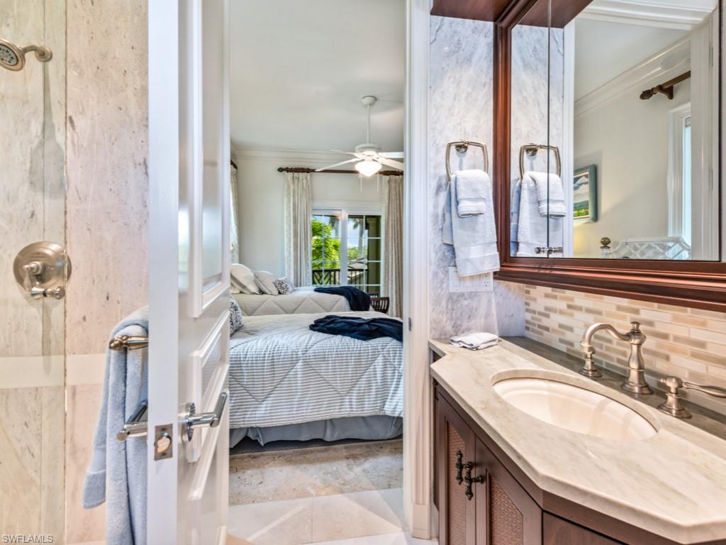 SOUTHPOINTE YACHT CLUB - Residential