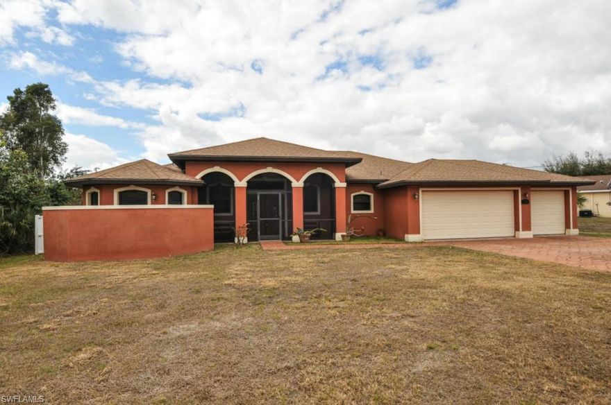 Beautiful updated newer home! This home features tile throughout, all stainless steel appliances, a large backyard totally fenced in and a great screened-in lanai with room for a pool, great for entertaining including your very own outside bar! You will find 3 large bedrooms and 3 baths, the master bath is gorgeous featuring a  tub to relax in and a walk-around shower including spacious double sinks. The kitchen is a chefs dream with plenty of cabinet and counter space for everyone. Across from the kitchen you have a spacious family room fitting all your entertainment needs. Don't pass this one by, call today for your private showing!!