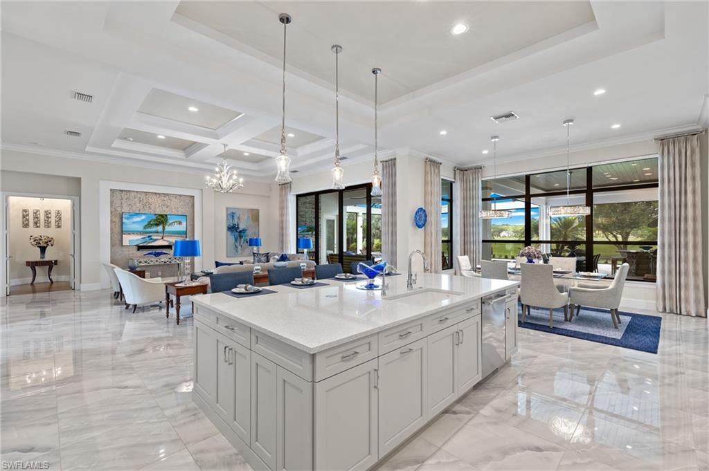 TWIN EAGLES - Residential