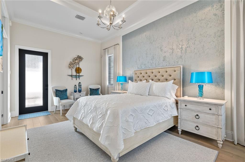 TWIN EAGLES - Residential