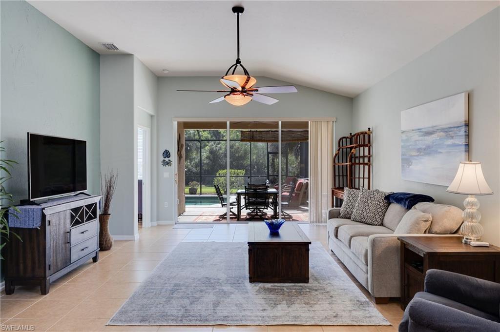 HAMPTON LAKES - Residential