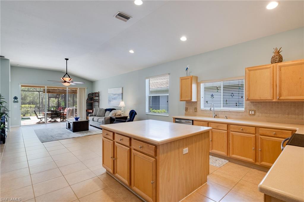 HAMPTON LAKES - Residential