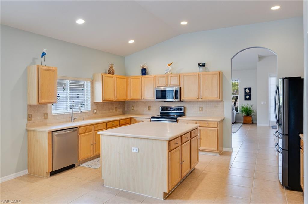 HAMPTON LAKES - Residential