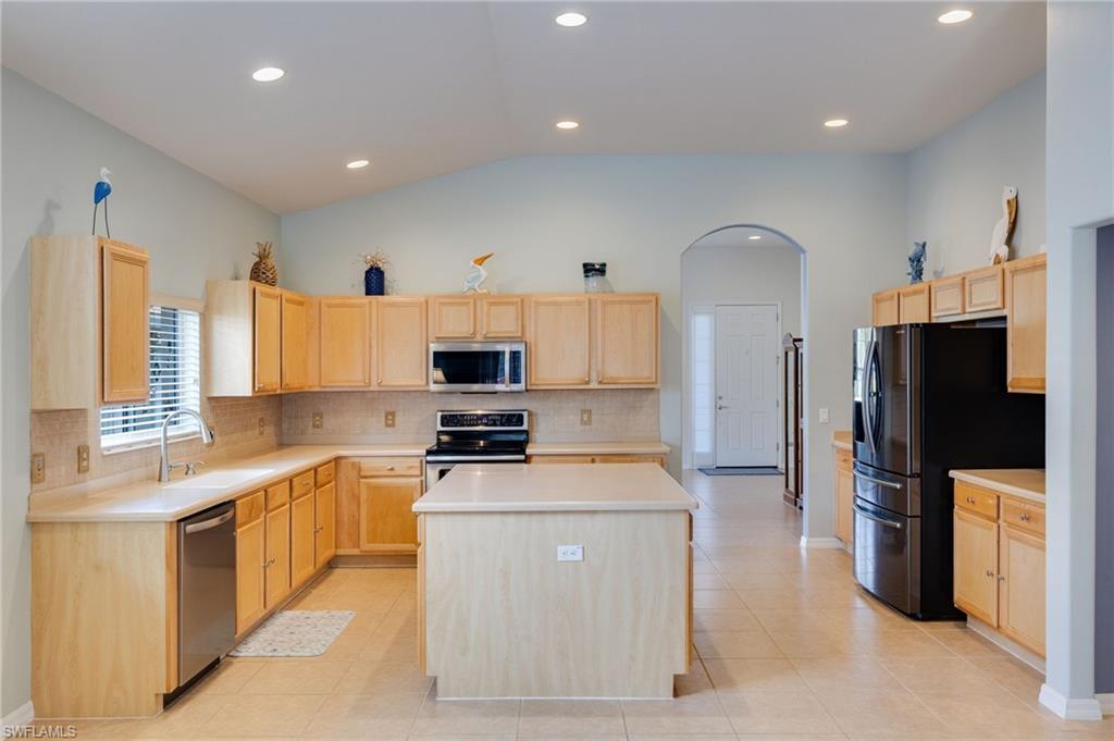 HAMPTON LAKES - Residential