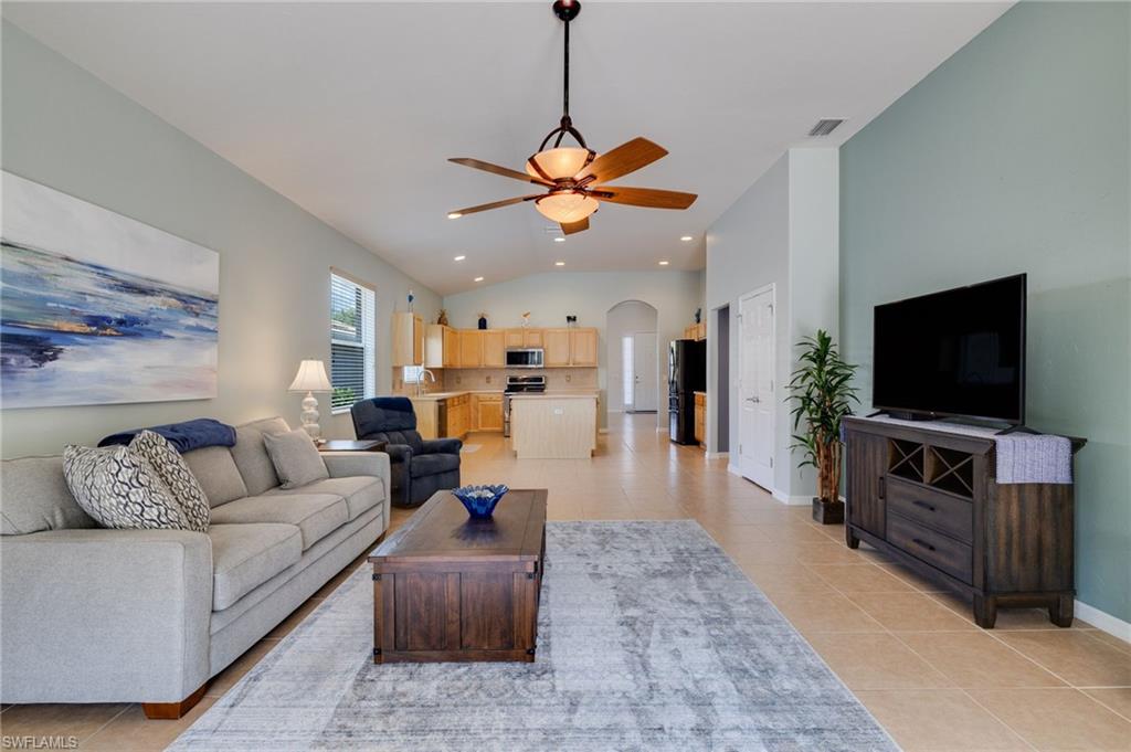 HAMPTON LAKES - Residential