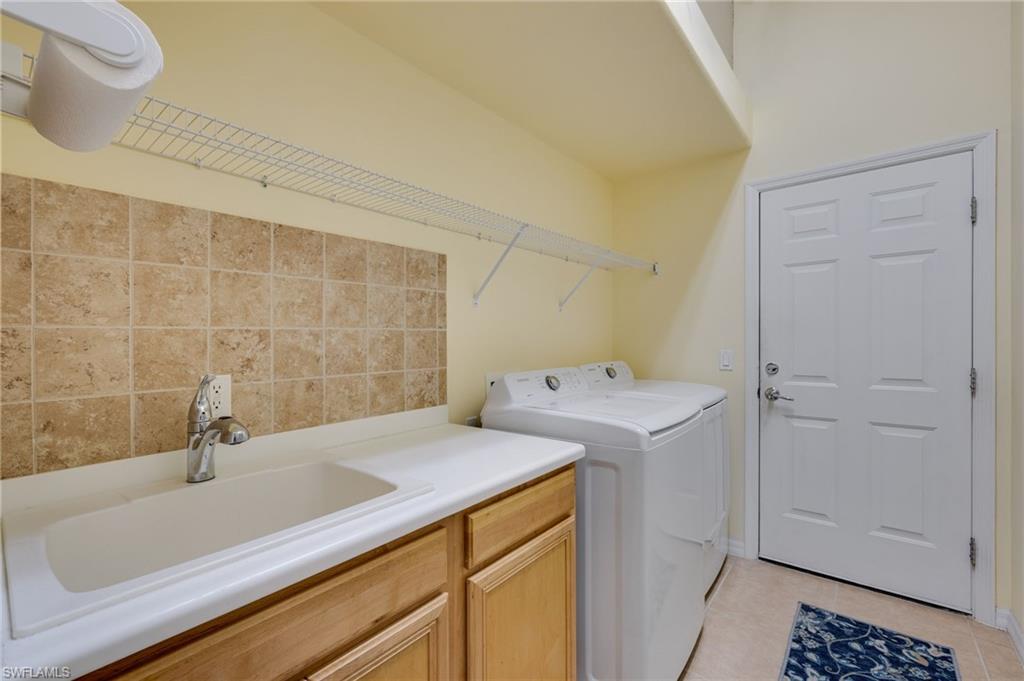 HAMPTON LAKES - Residential