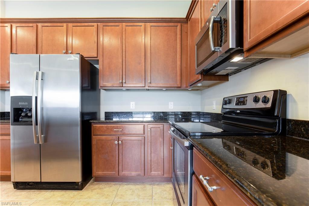 MANCHESTER SQUARE - Residential Lease