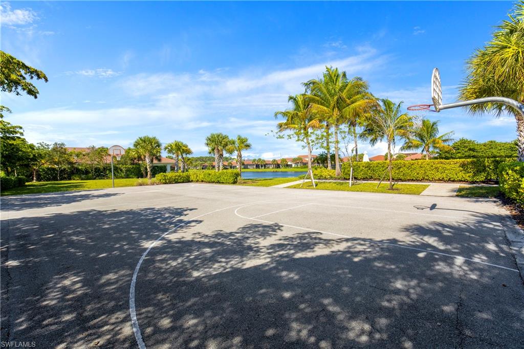 MANCHESTER SQUARE - Residential Lease