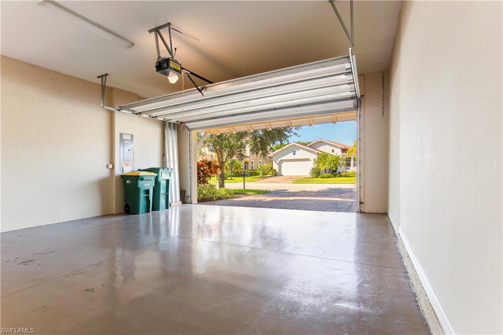 MANCHESTER SQUARE - Residential Lease