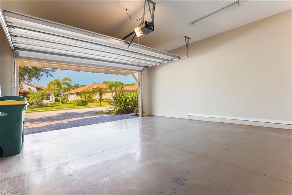 MANCHESTER SQUARE - Residential Lease